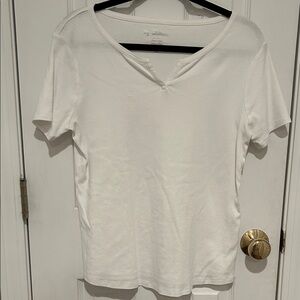 Chico's White Short Sleeve V-Neck Tee